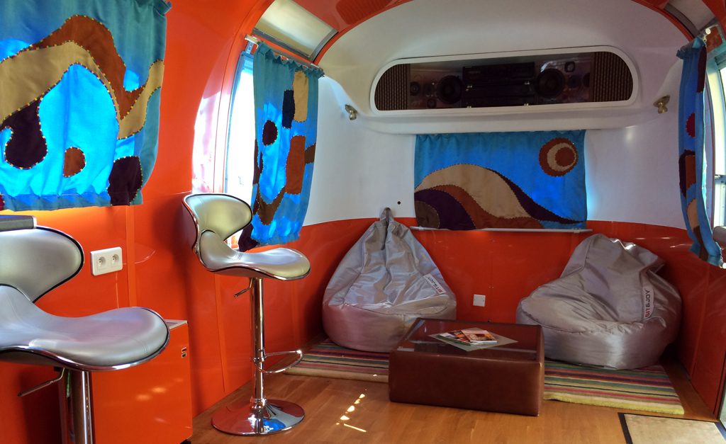 belrepayre hebergement atypique airstream 1968 streamadelic